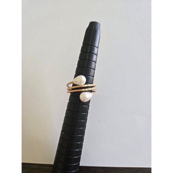 Womens gold Tone ring faux peral size 5 NEW - Picture 4 of 6